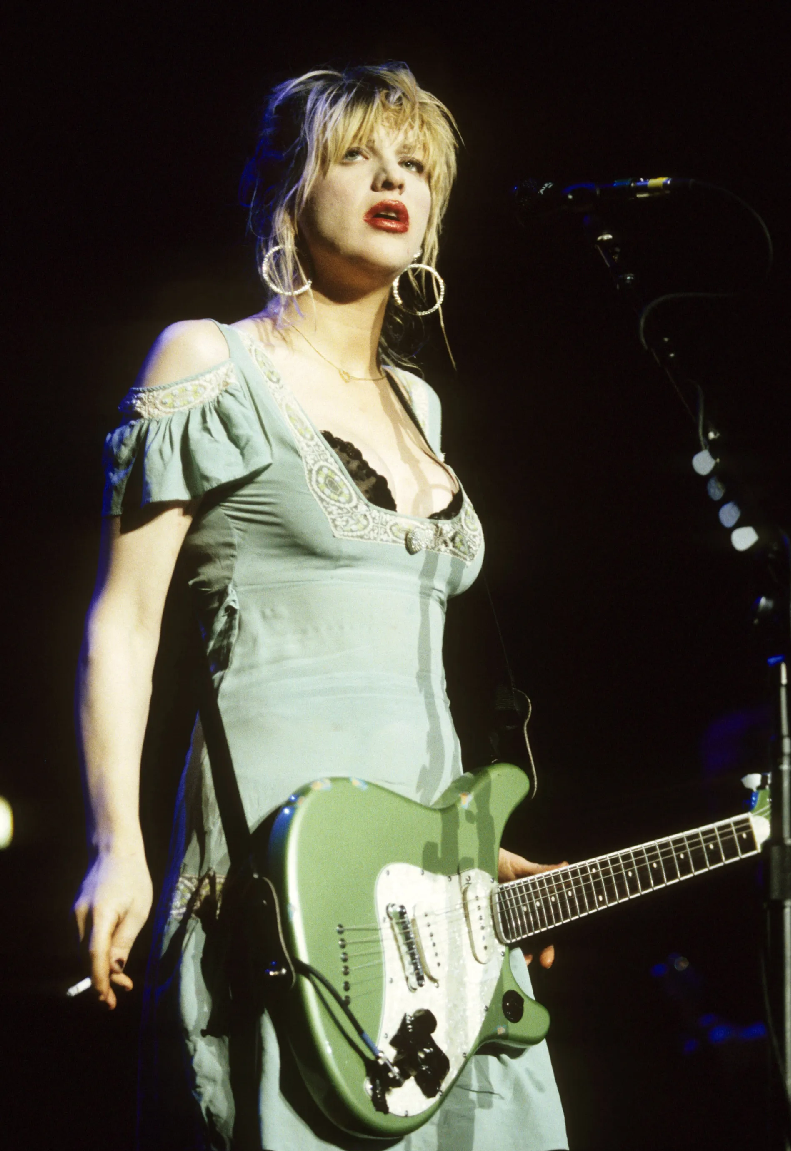 robe Courtney Love